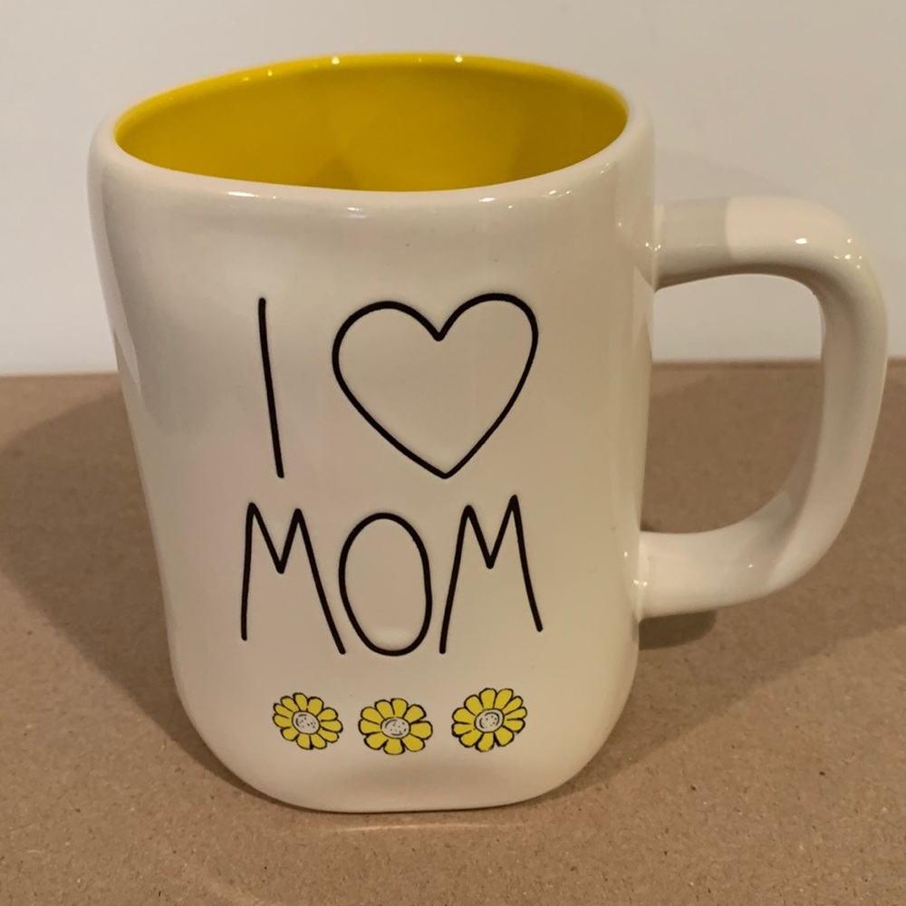 Rae Dunn “I 💛 Mom” coffee mug